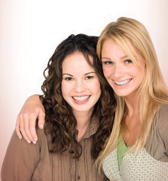 Mädchen mit Zahnspange Bild: Mädchen mit Zahnspange